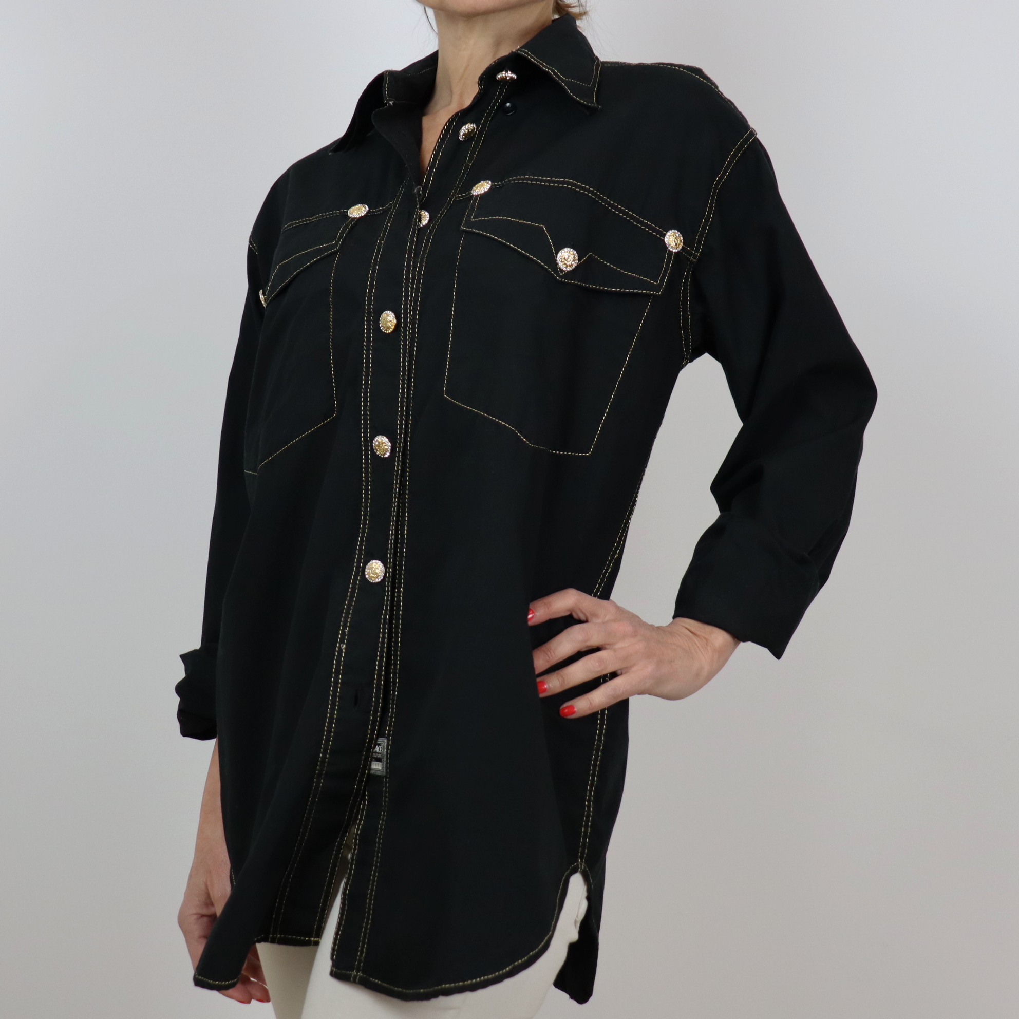 Camisa negra de corte Vintage Vintao Closet
