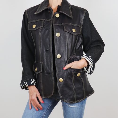 Chaqueta de piel color negro con mangas anchas en tejido vaquero (100% algodón), forro interior estampado talla 42 IT de Moschino