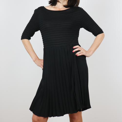 Vestido de punto color negro plisado mangas por el codo talla M de Pedro del Hierro