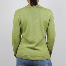 Cargar imagen en el visor de la galería, Jersey de pico de punto color verde con detalle bordado talla M de Síntesis
