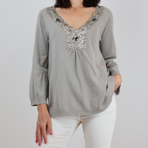 Jersey de pico gris con detalle pedrería talla M/L de Stella Forest