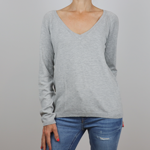 Jersey de pico color gris detalle plateado en cuello y mangas talla S de Naf Naf