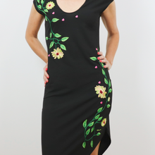 Cargar imagen en el visor de la galería, Vestido negro asimétrico de manga corta, bordado de flores, 95% algodón 5% elastano, talla 42 IT de Byblos Blu
