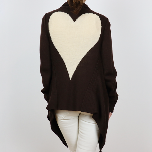 Chaqueta de punto color marrón con corazón blanco en la espalda de corte asimétrico talla S de Shirt Passion, 50% lana 50% acrílico.